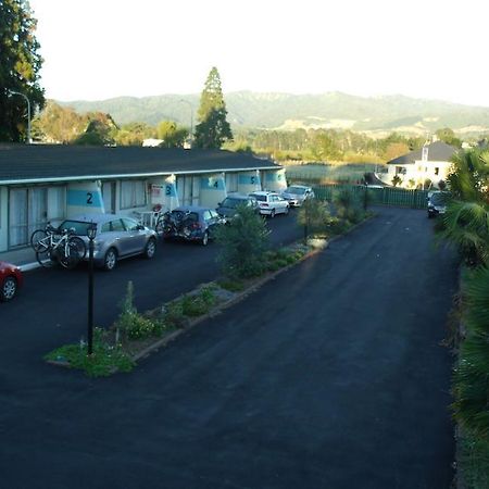 Katikati Motel Bagian luar foto