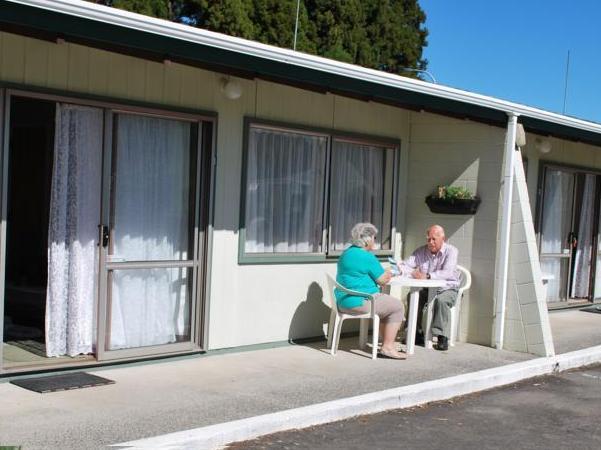 Katikati Motel Bagian luar foto