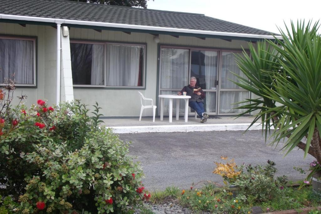 Katikati Motel Bagian luar foto