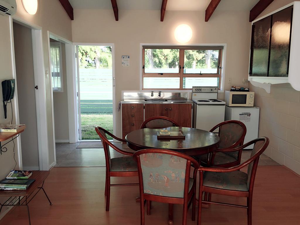 Katikati Motel Bagian luar foto