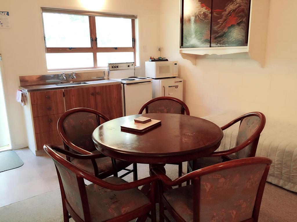 Katikati Motel Bagian luar foto