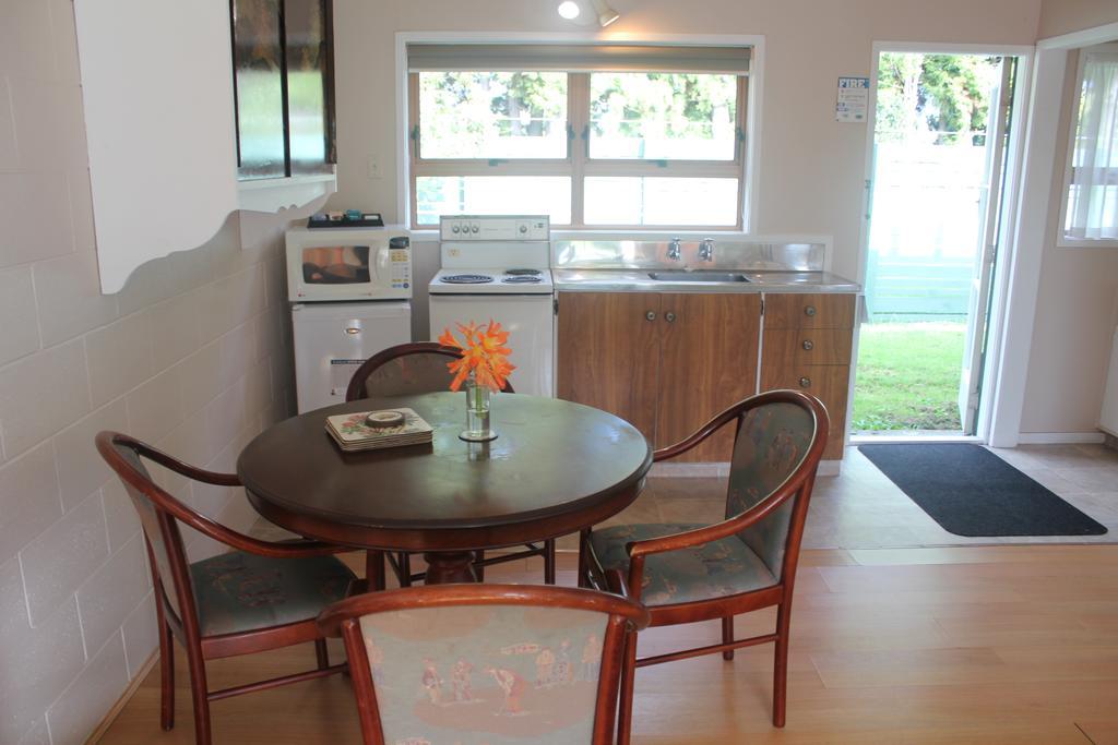Katikati Motel Bagian luar foto