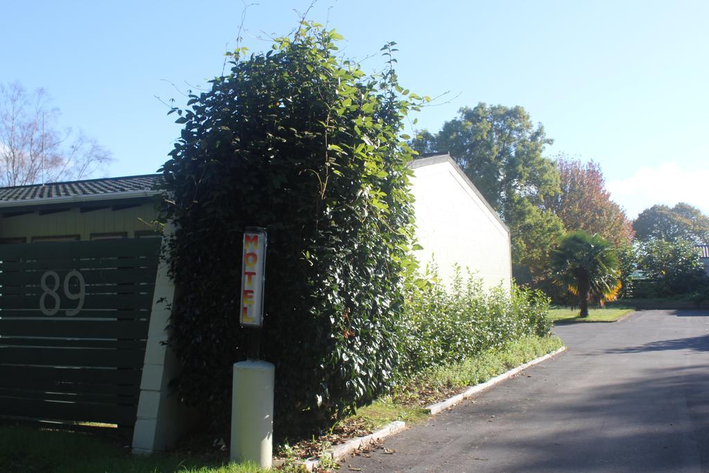 Katikati Motel Bagian luar foto