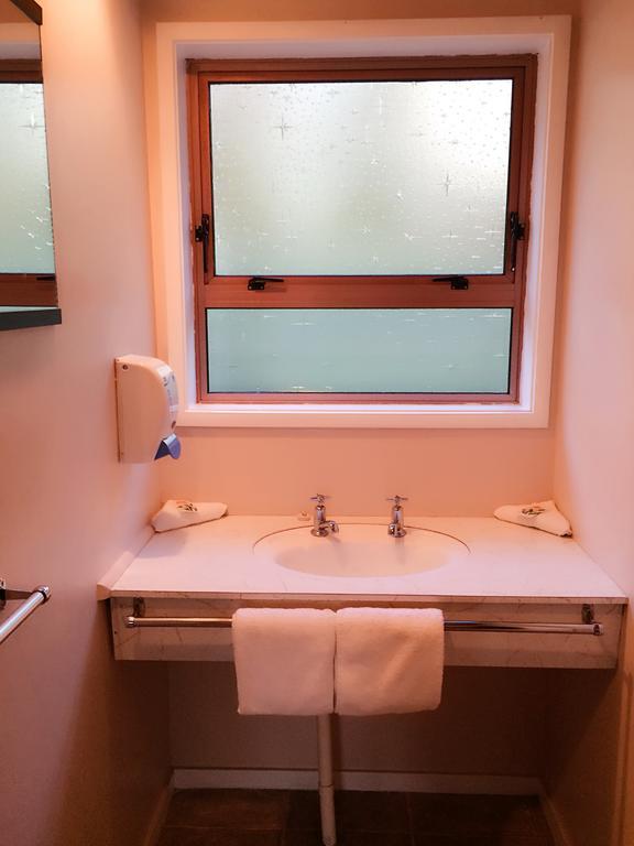 Katikati Motel Bagian luar foto