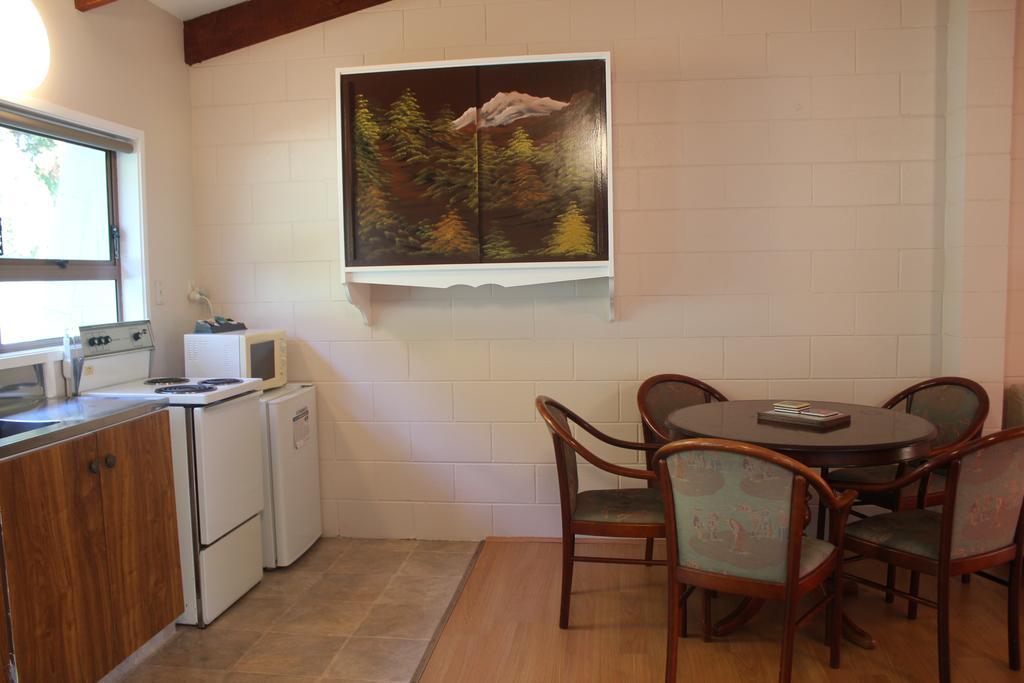 Katikati Motel Bagian luar foto
