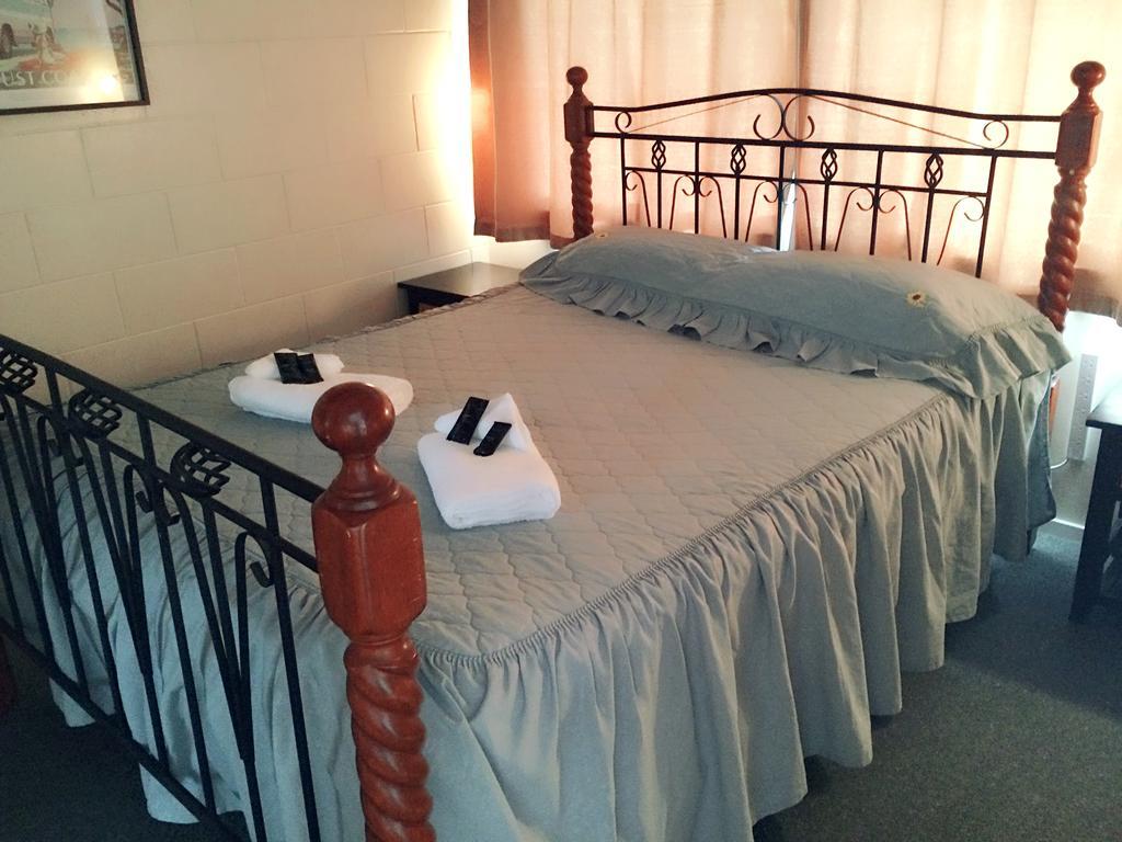 Katikati Motel Bagian luar foto