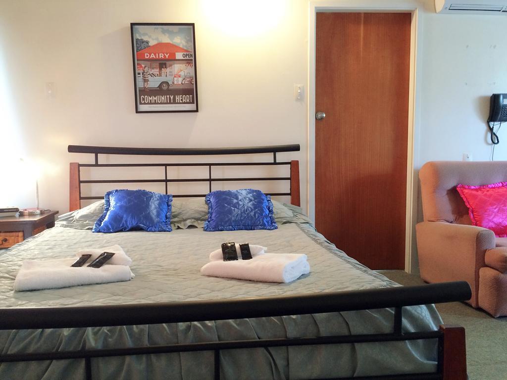 Katikati Motel Bagian luar foto