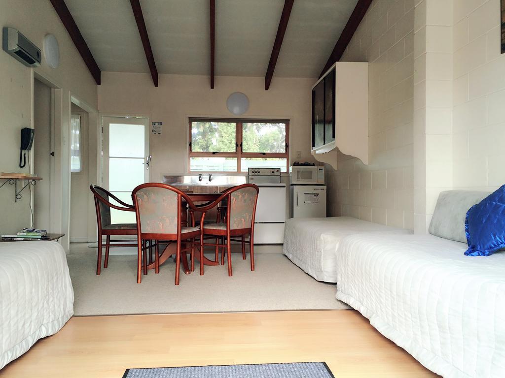 Katikati Motel Bagian luar foto