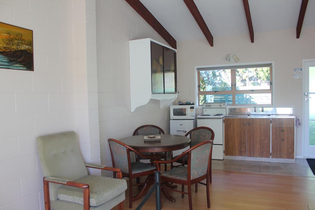 Katikati Motel Bagian luar foto
