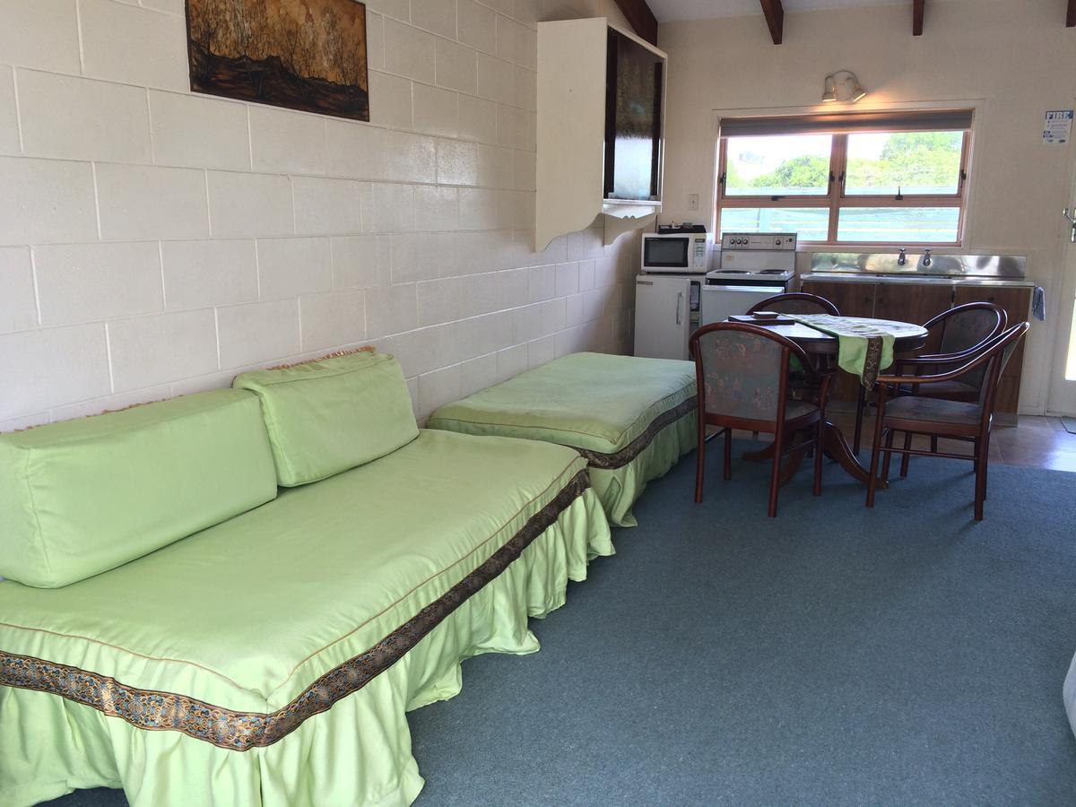 Katikati Motel Bagian luar foto