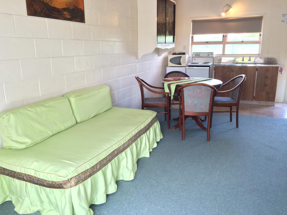 Katikati Motel Bagian luar foto