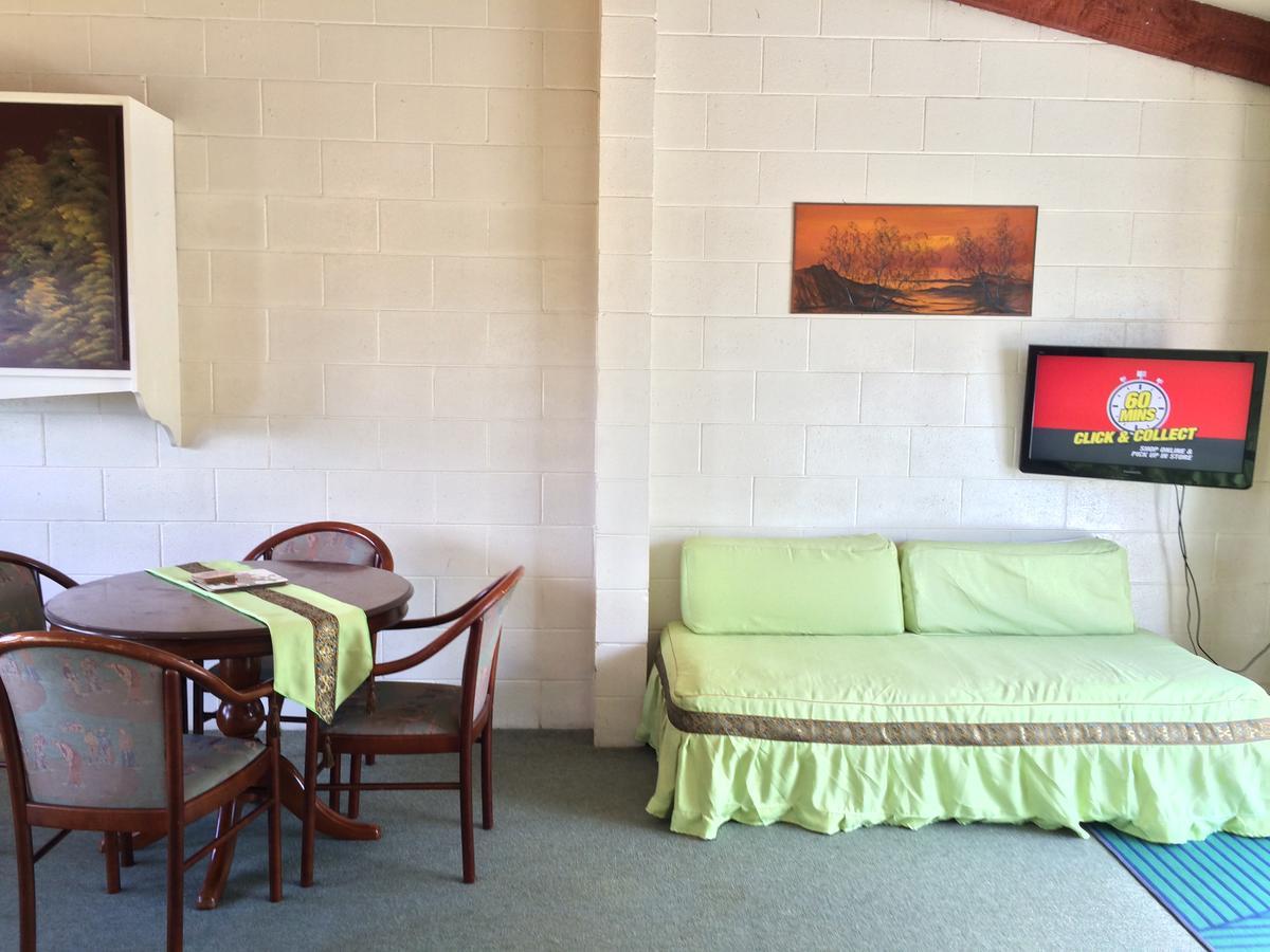 Katikati Motel Bagian luar foto