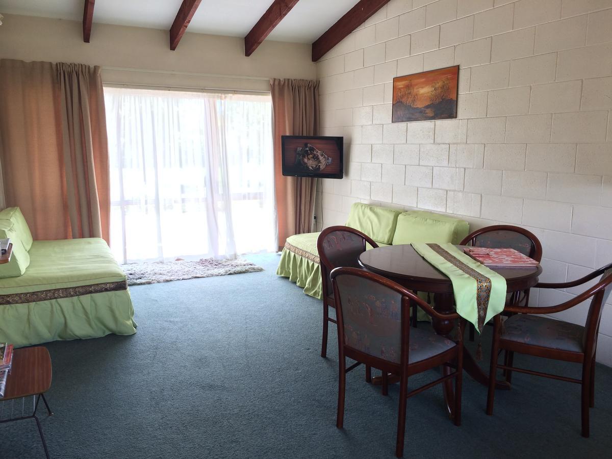 Katikati Motel Bagian luar foto