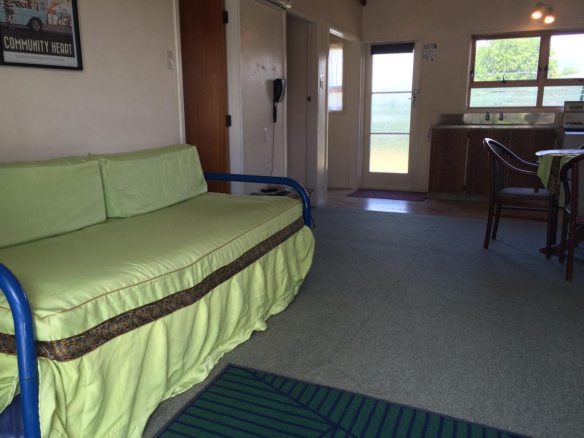 Katikati Motel Bagian luar foto