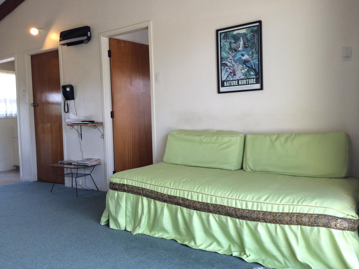 Katikati Motel Bagian luar foto