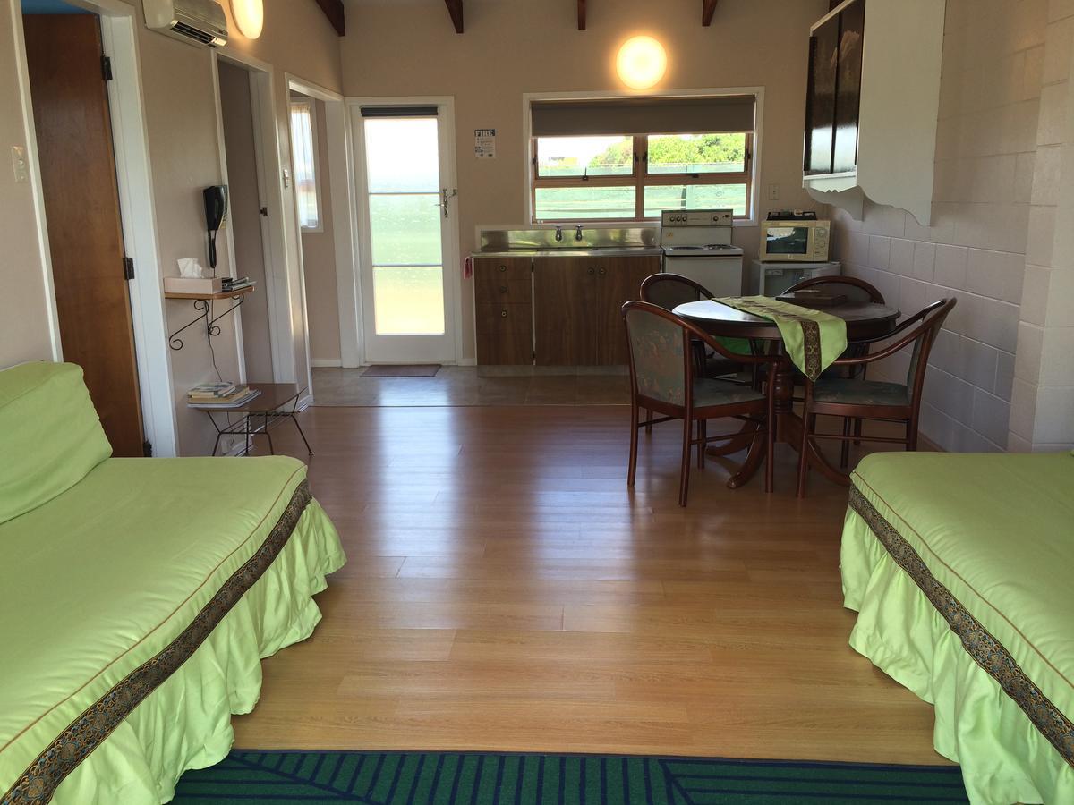 Katikati Motel Bagian luar foto