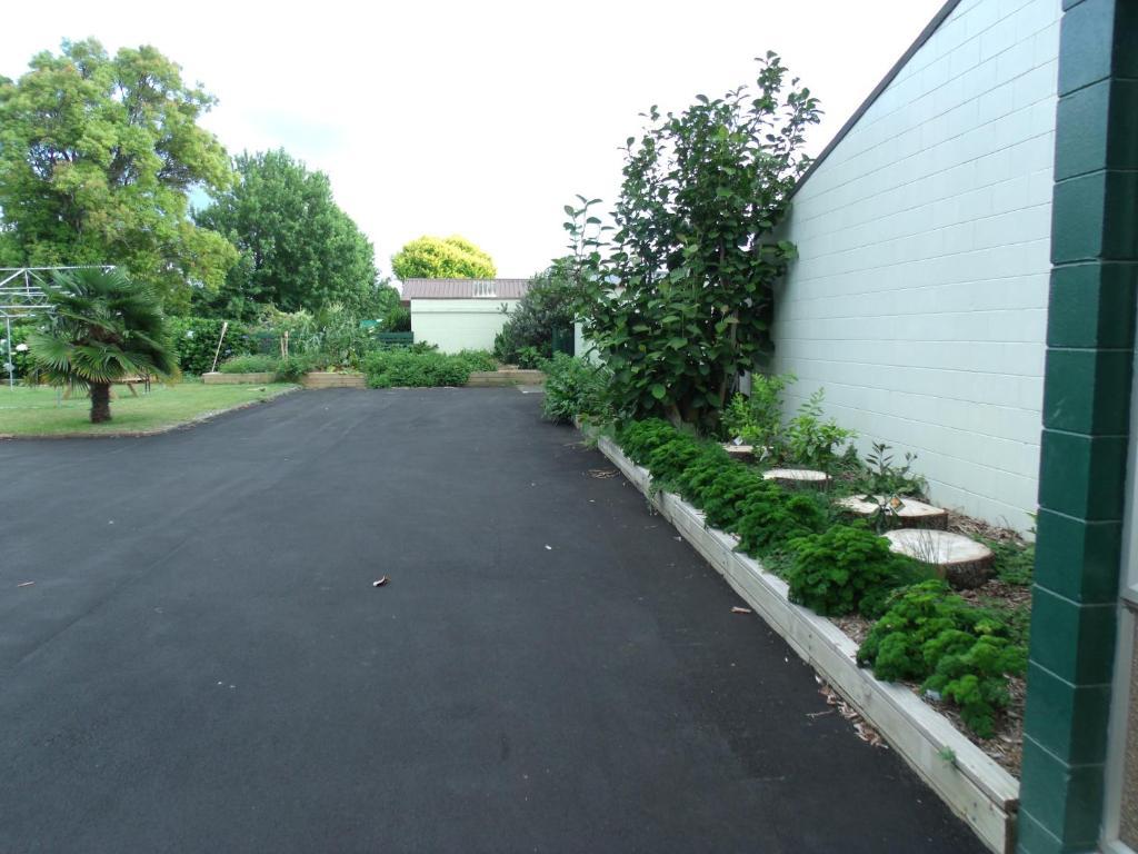 Katikati Motel Bagian luar foto