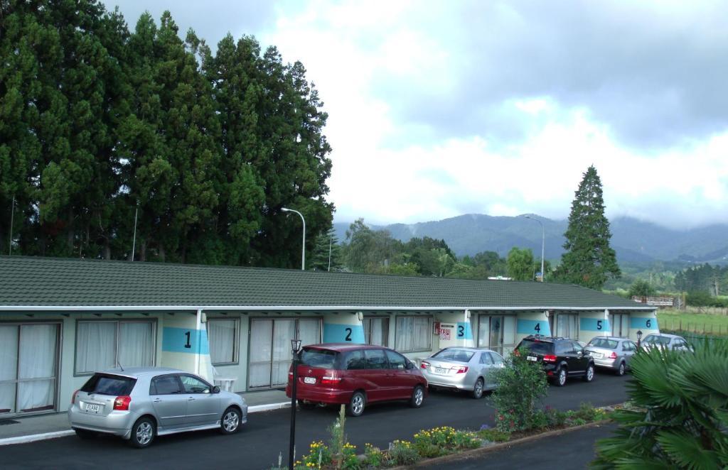 Katikati Motel Bagian luar foto