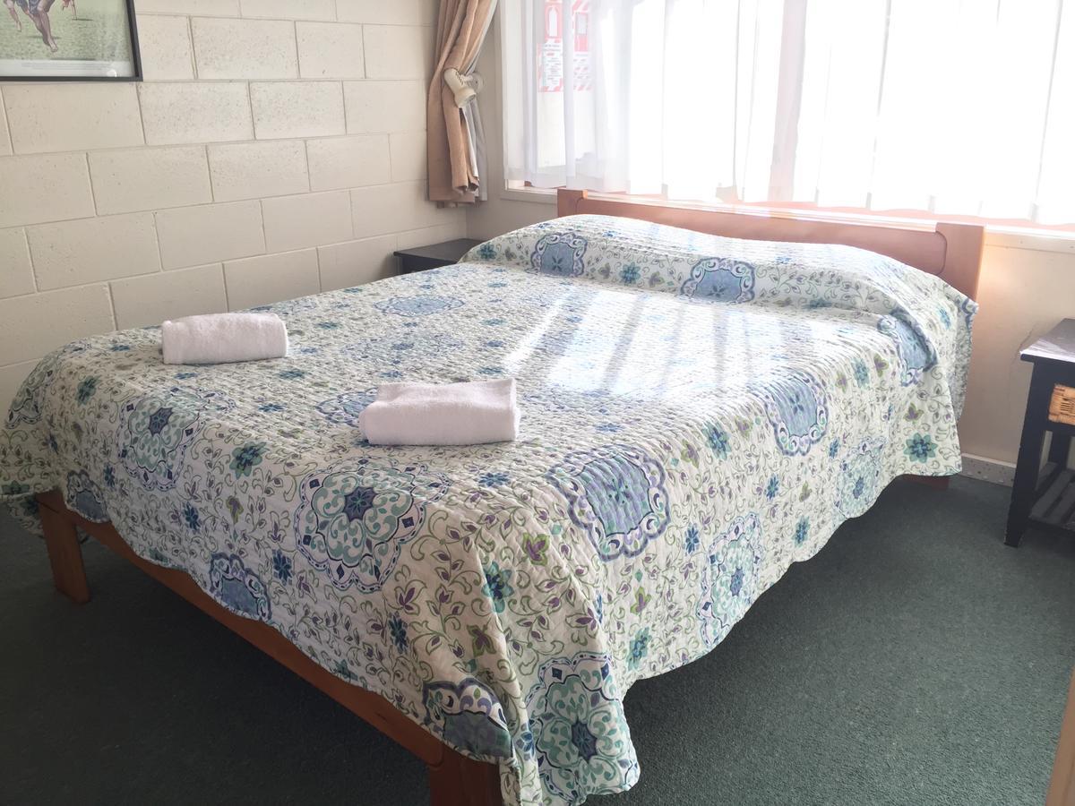 Katikati Motel Bagian luar foto